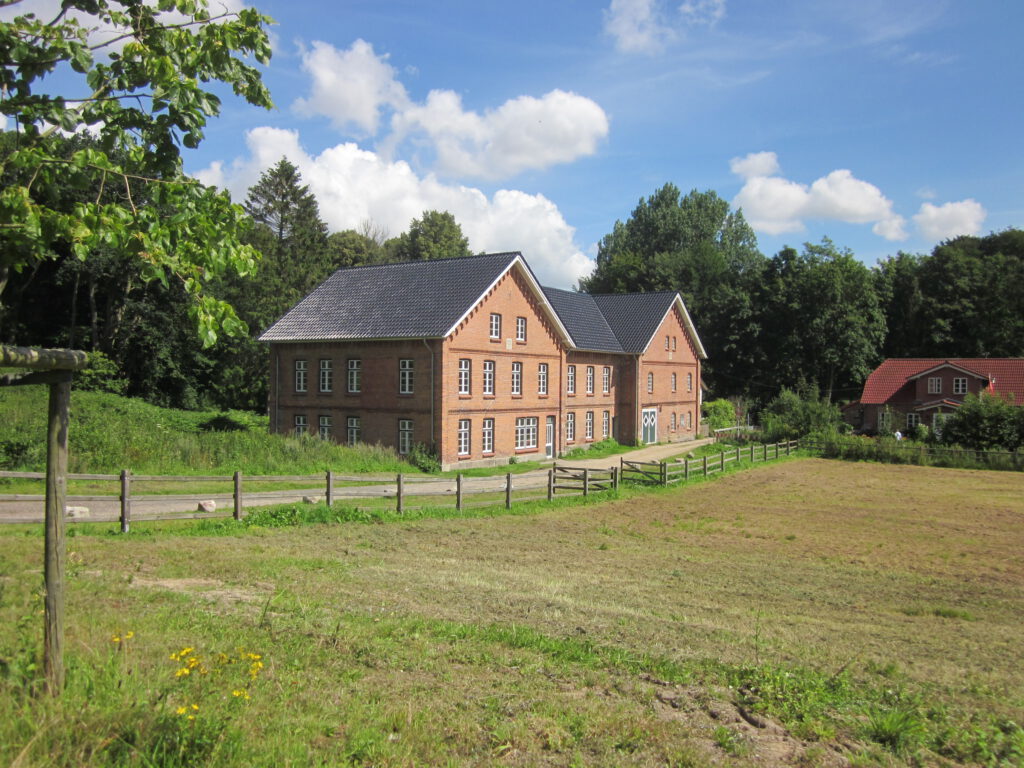 Depenauer Mühle im Tal