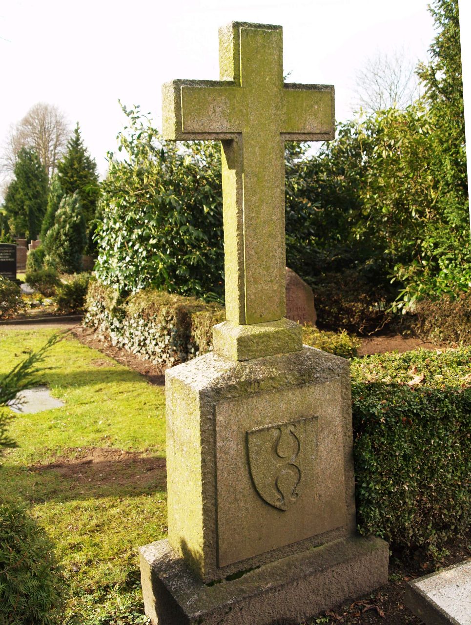 Grabkreuz der Grablege von Dürckheim-Montmartin