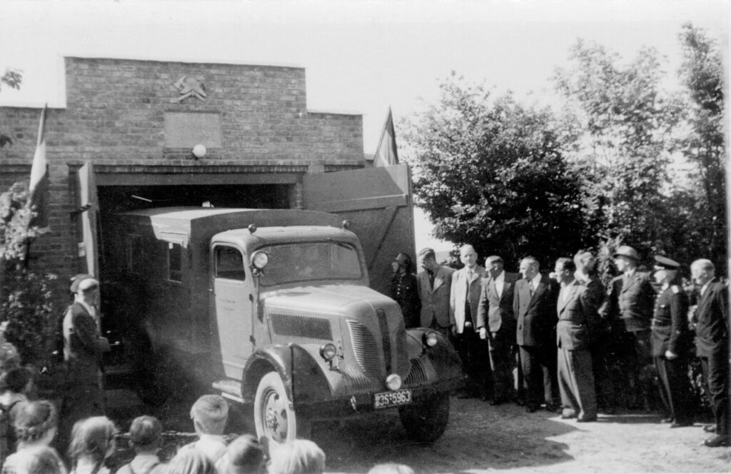 Einweihung altes Feuerwehrgerätehaus 1951