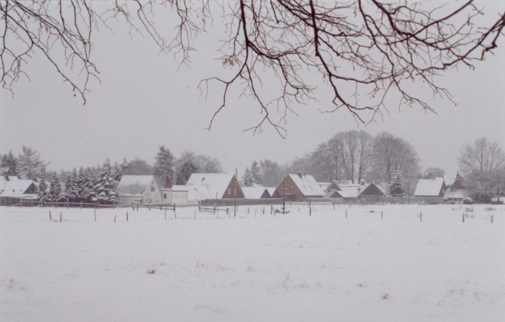 Häuser am Heiratsberg im Schnee