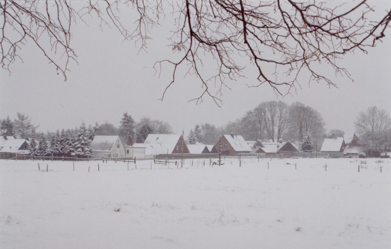 Häuser am Heiratsberg im Schnee