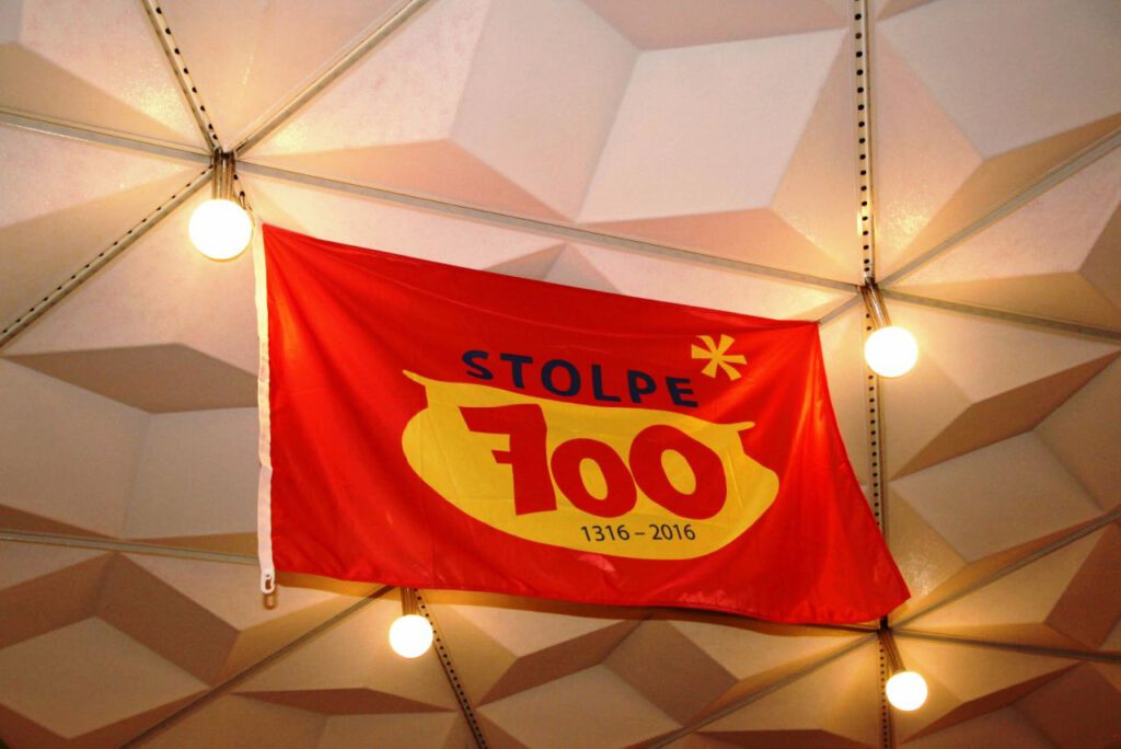 Die Jubiläumsflagge Stolpe