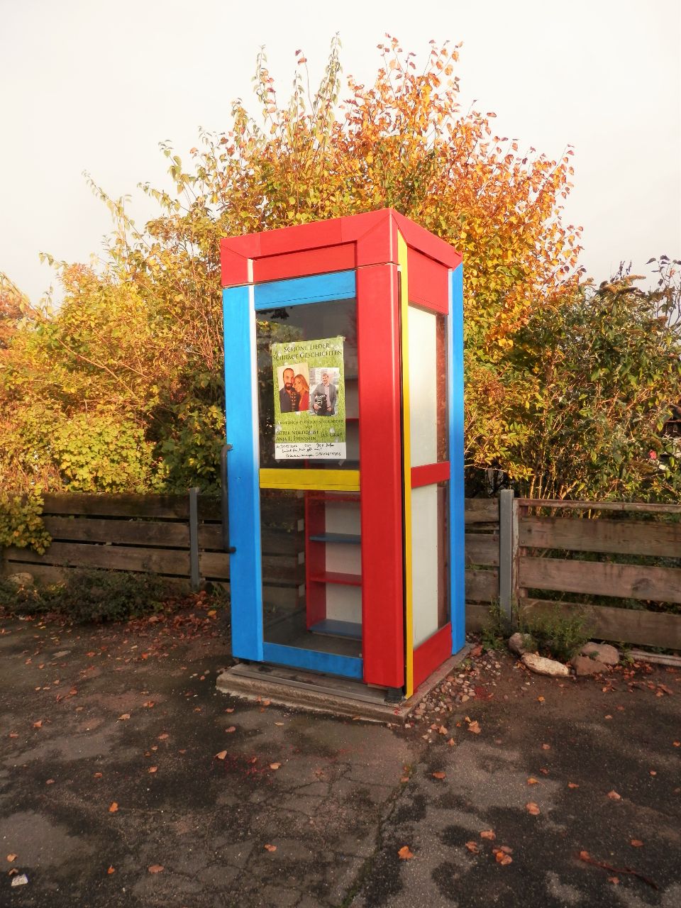 Tauschbücherei in den Herbstfarben