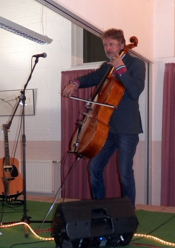 Ray Cooper mit Cello